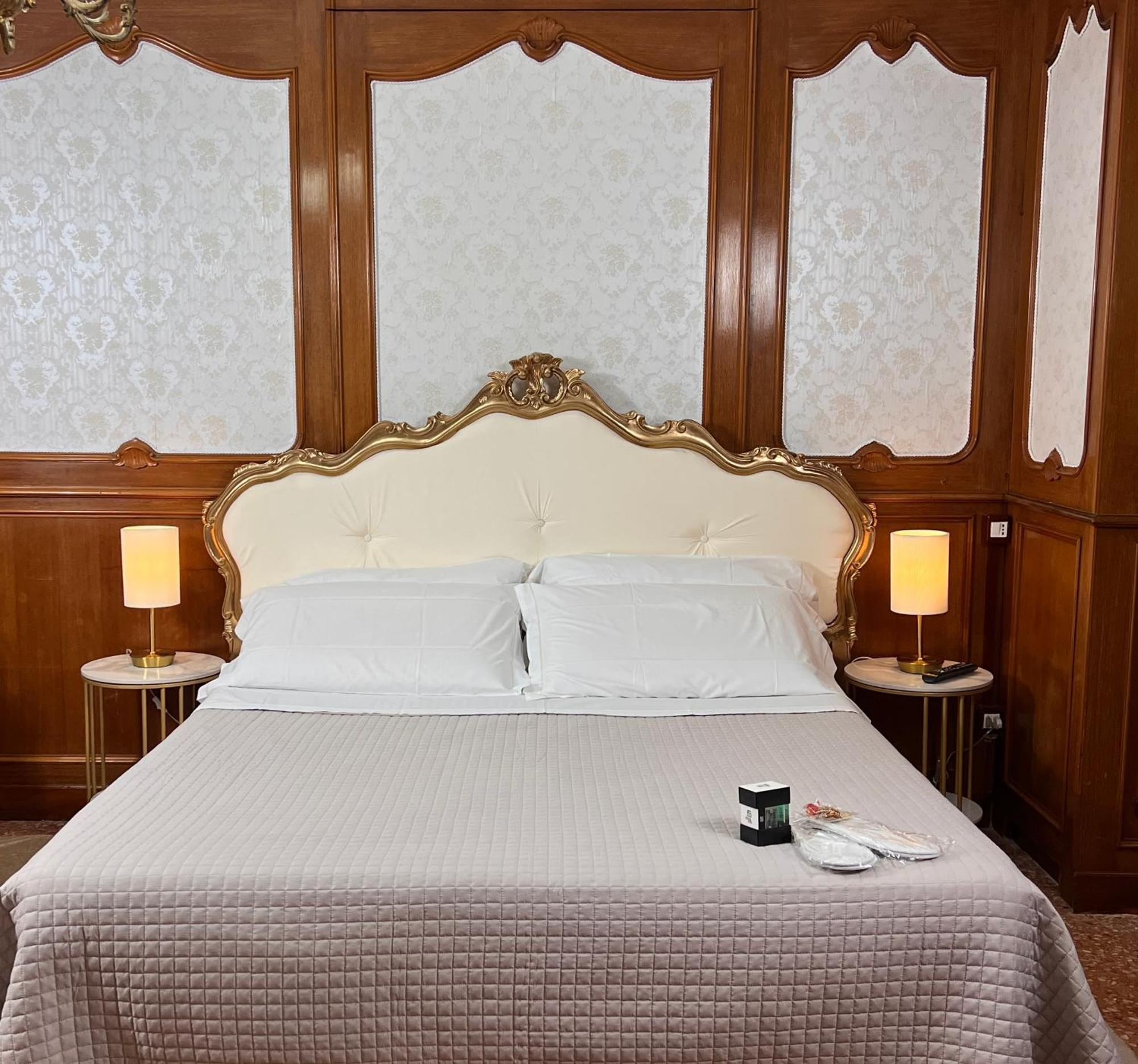 Venezia Canal View Room photo
