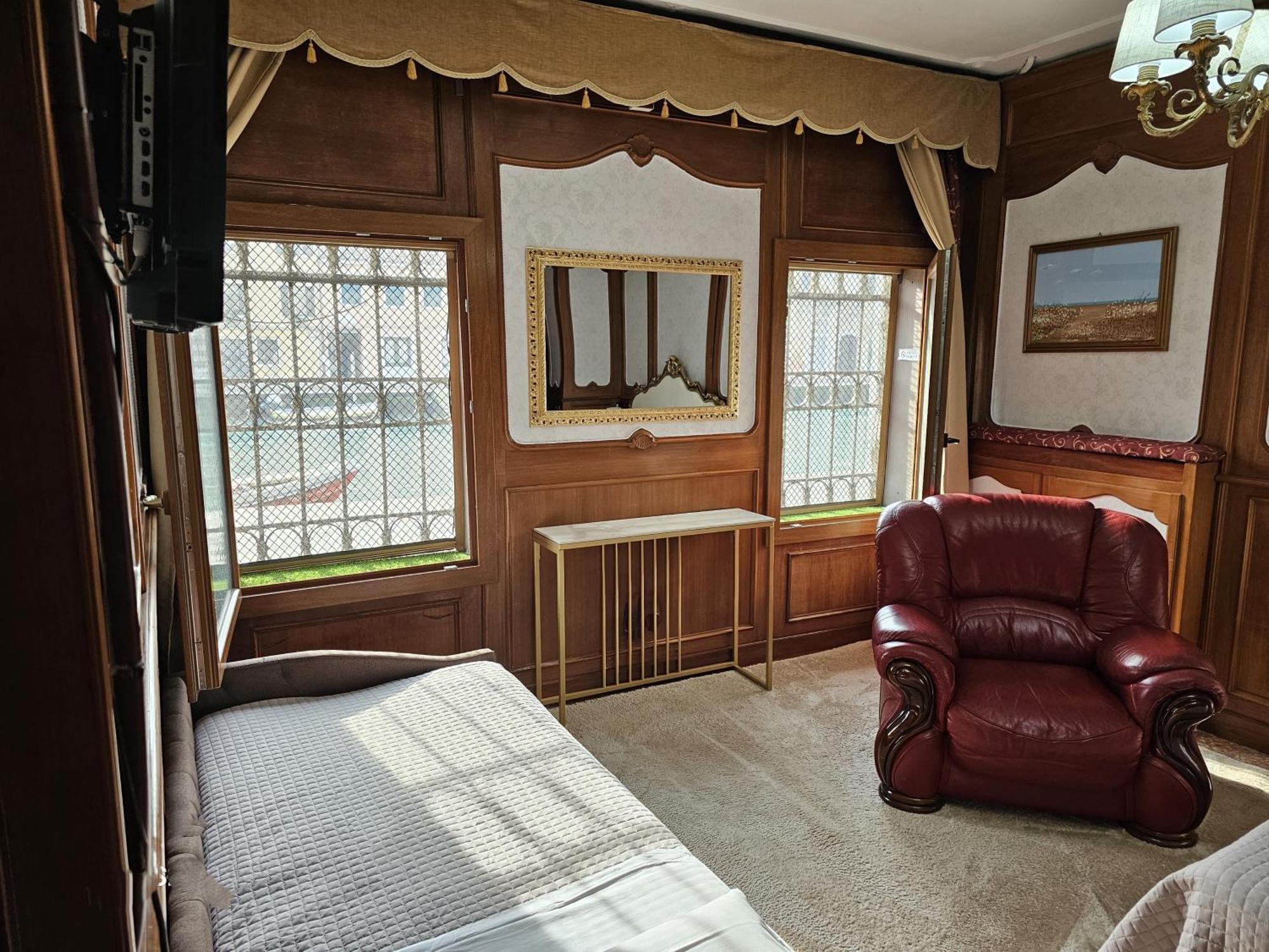 Venezia Canal View Room photo